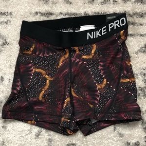 NWT XS Nike pro short